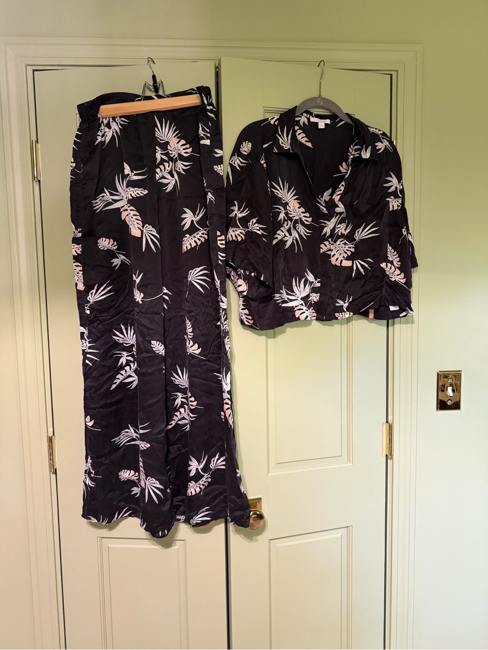 Lunya Washable Silk High Rise Pant Set Immersed Black Palm - Picture 4 of 7